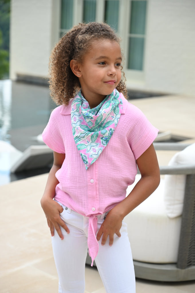 T shirt sales necklace scarf
